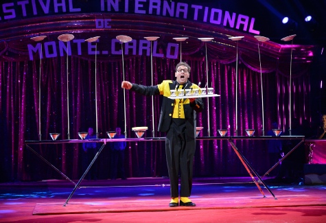 38e FESTIVAL INTERNATIONAL DU CIRQUE DE MONTE CARLO 2014 PLATE SPINNER COMEDY JUGGLER plate spinning pictures